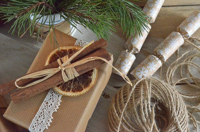 brown paper gift wrapping idea